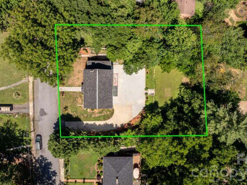 1407 Mimosa Lane, Lenoir, NC 28645.  MLS# CAR4405625, YatesRealty ID 3639. 