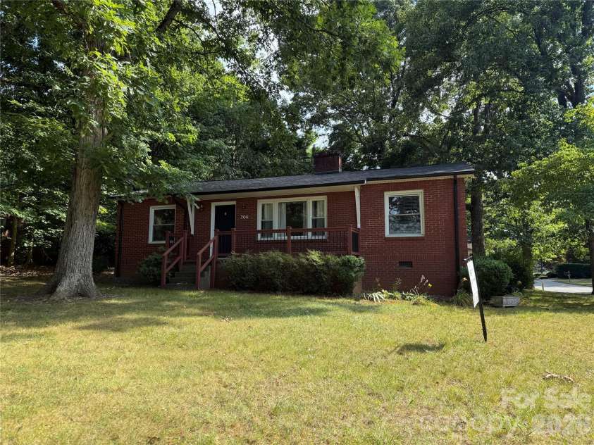 706 12th Avenue, Hickory, NC 28601.  MLS# CAR4401188, YatesRealty ID 36391. 