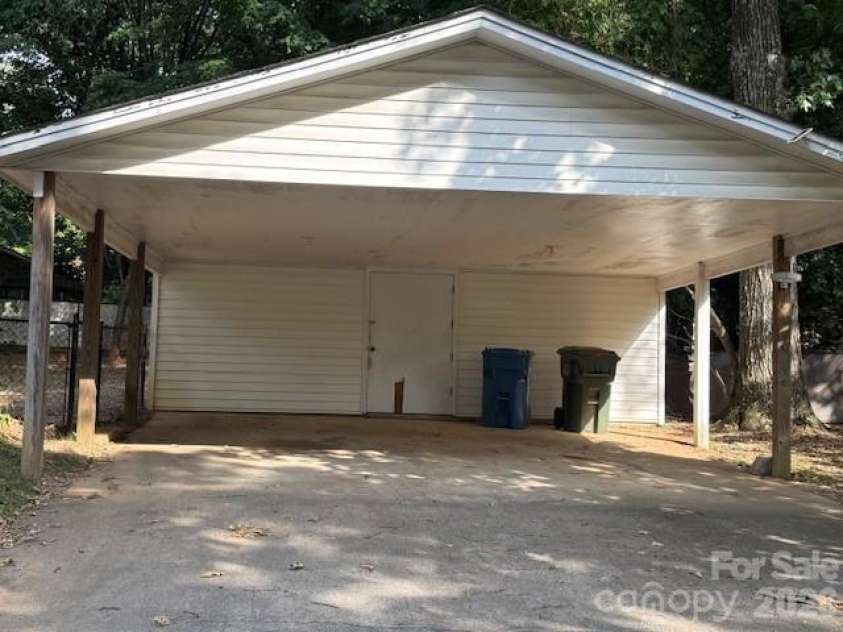 706 12th Avenue, Hickory, NC 28601.  MLS# CAR4401188, YatesRealty ID 36391. 