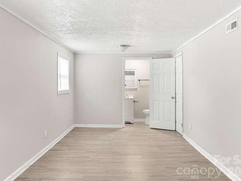 411 Thompson Street, Shelby, NC 28150.  MLS# CAR4402904, YatesRealty ID 36392. 