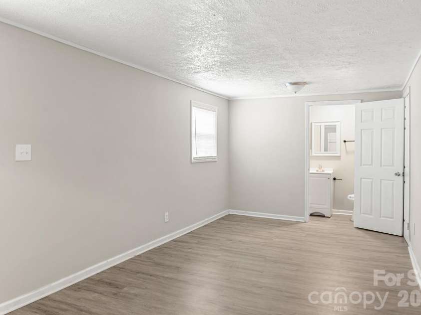 411 Thompson Street, Shelby, NC 28150.  MLS# CAR4402904, YatesRealty ID 36392. 