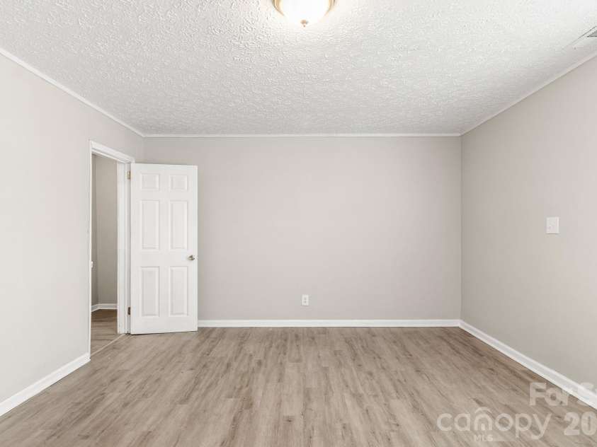 411 Thompson Street, Shelby, NC 28150.  MLS# CAR4402904, YatesRealty ID 36392. 