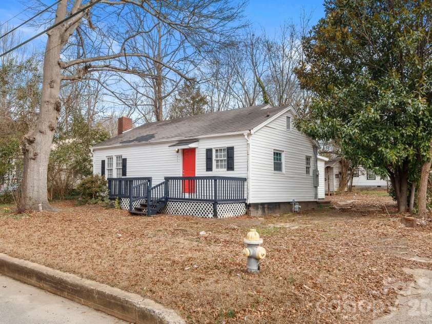 411 Thompson Street, Shelby, NC 28150.  MLS# CAR4402904, YatesRealty ID 36392. 