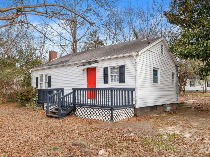 411 Thompson Street, Shelby, NC 28150.  MLS# CAR4402904, YatesRealty ID 36392. 