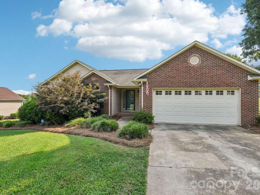 203 Royal Avenue, Albemarle, NC 28001.  MLS# CAR4401076, YatesRealty ID 36394. 