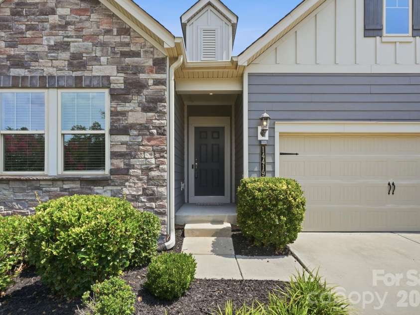 14419 Batteliere Drive, Charlotte, NC 28278.  MLS# CAR4400347, YatesRealty ID 36396. 
