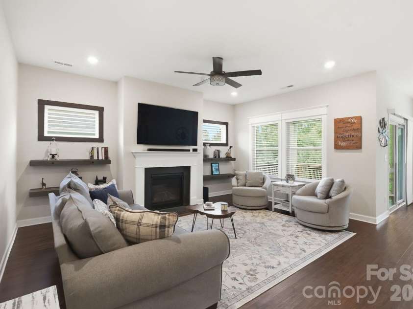14419 Batteliere Drive, Charlotte, NC 28278.  MLS# CAR4400347, YatesRealty ID 36396. 