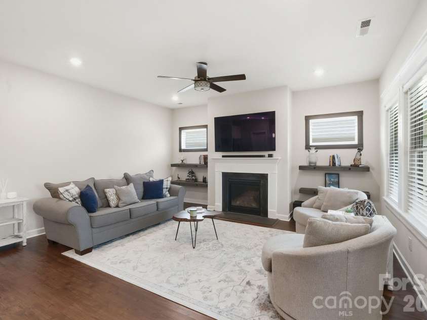 14419 Batteliere Drive, Charlotte, NC 28278.  MLS# CAR4400347, YatesRealty ID 36396. 