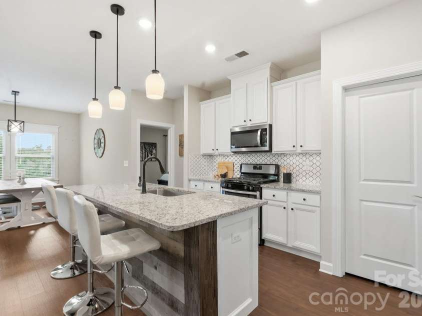 14419 Batteliere Drive, Charlotte, NC 28278.  MLS# CAR4400347, YatesRealty ID 36396. 
