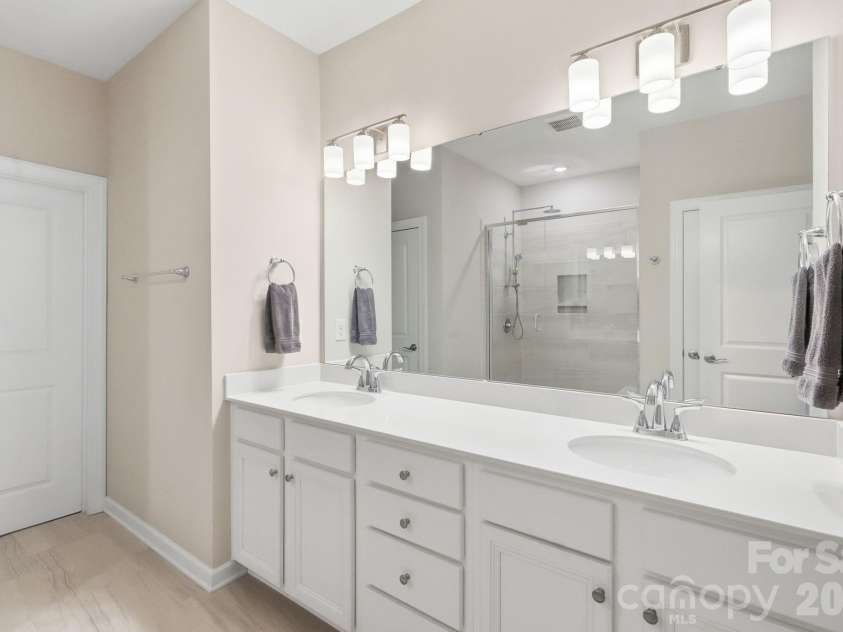 14419 Batteliere Drive, Charlotte, NC 28278.  MLS# CAR4400347, YatesRealty ID 36396. 