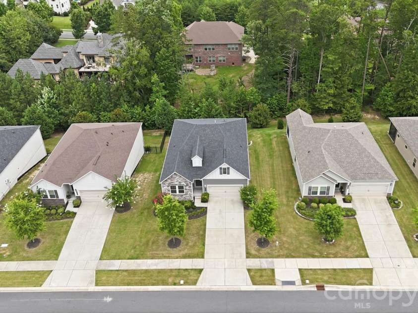 14419 Batteliere Drive, Charlotte, NC 28278.  MLS# CAR4400347, YatesRealty ID 36396. 