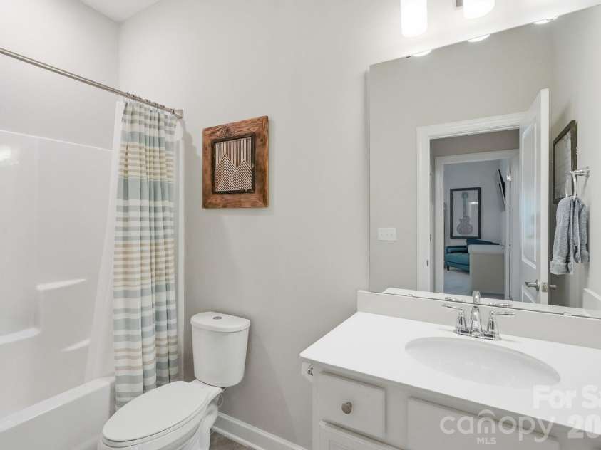 14419 Batteliere Drive, Charlotte, NC 28278.  MLS# CAR4400347, YatesRealty ID 36396. Full Bath on Lower Level