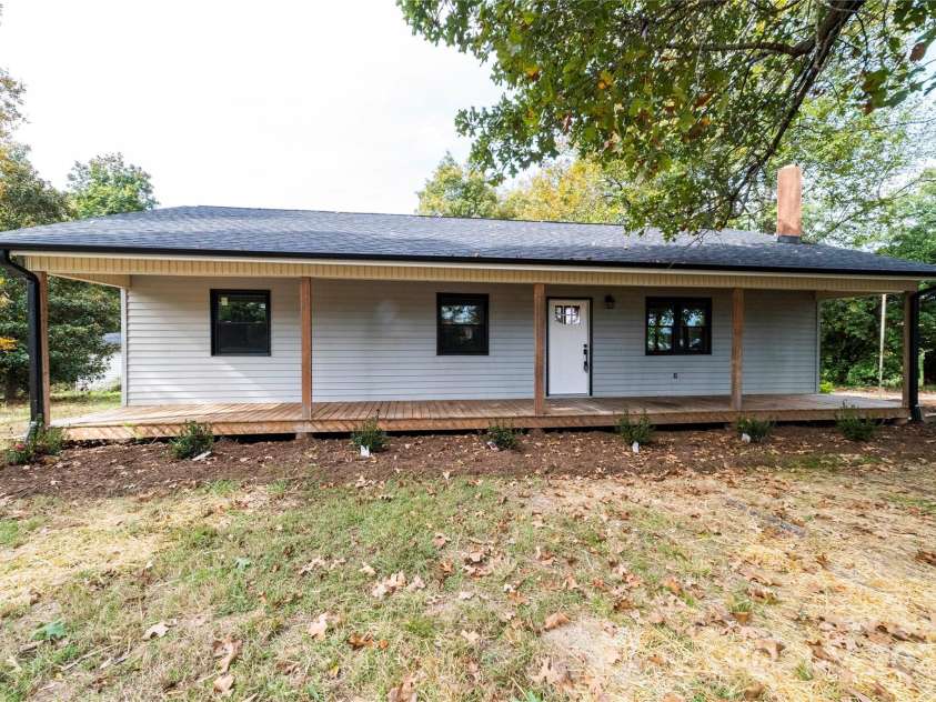 1210 29th Avenue Drive, Hickory, NC 28601.  MLS# CAR4312160, YatesRealty ID 364. 