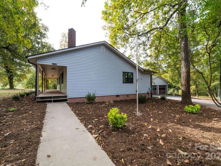 1210 29th Avenue Drive, Hickory, NC 28601.  MLS# CAR4312160, YatesRealty ID 364. 