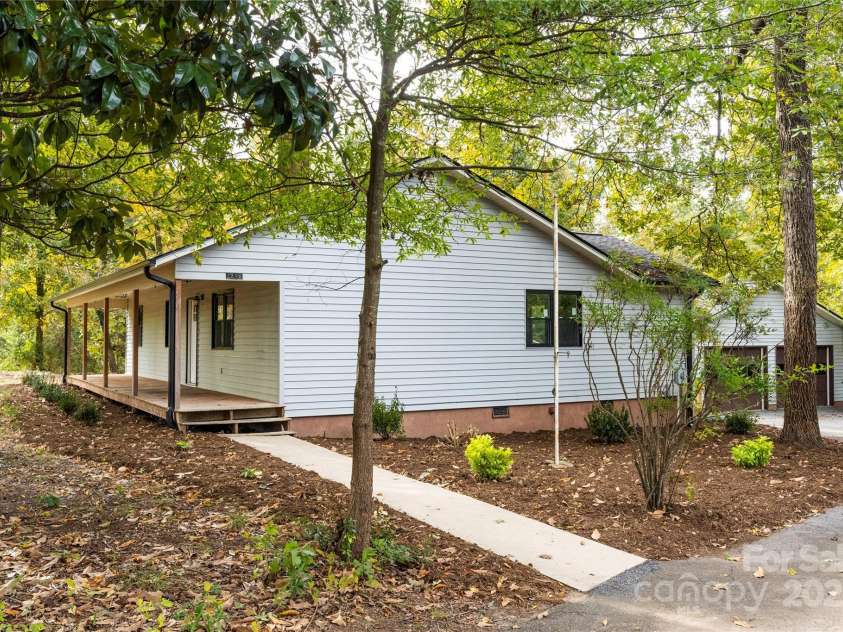 1210 29th Avenue Drive, Hickory, NC 28601.  MLS# CAR4312160, YatesRealty ID 364. 