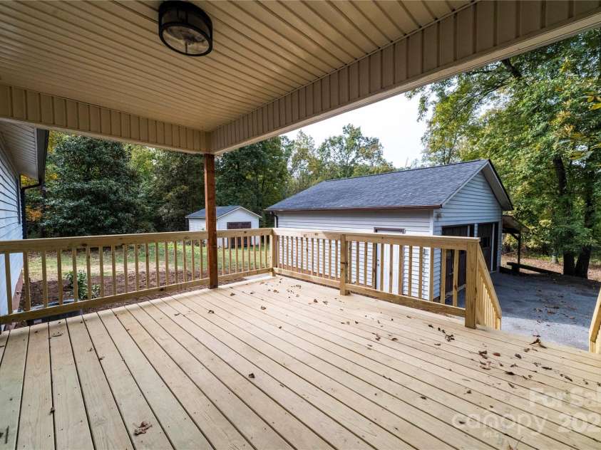 1210 29th Avenue Drive, Hickory, NC 28601.  MLS# CAR4312160, YatesRealty ID 364. 