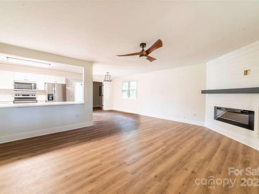 1210 29th Avenue Drive, Hickory, NC 28601.  MLS# CAR4312160, YatesRealty ID 364. 