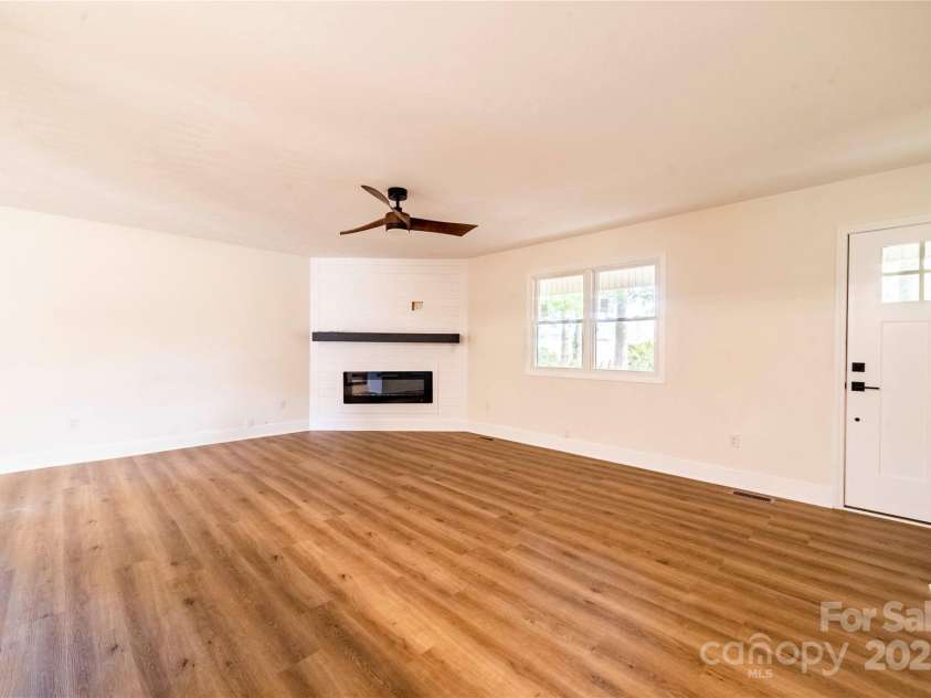 1210 29th Avenue Drive, Hickory, NC 28601.  MLS# CAR4312160, YatesRealty ID 364. 