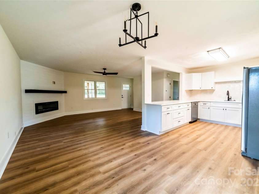 1210 29th Avenue Drive, Hickory, NC 28601.  MLS# CAR4312160, YatesRealty ID 364. 