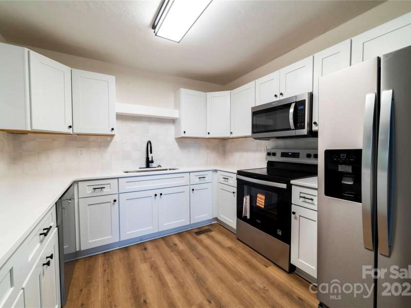 1210 29th Avenue Drive, Hickory, NC 28601.  MLS# CAR4312160, YatesRealty ID 364. 