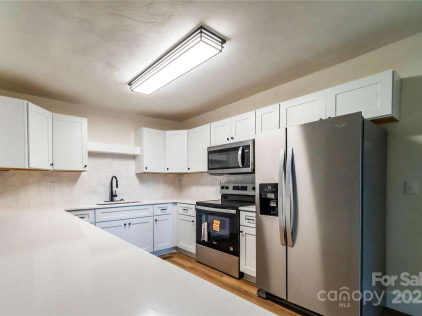 1210 29th Avenue Drive, Hickory, NC 28601.  MLS# CAR4312160, YatesRealty ID 364. 