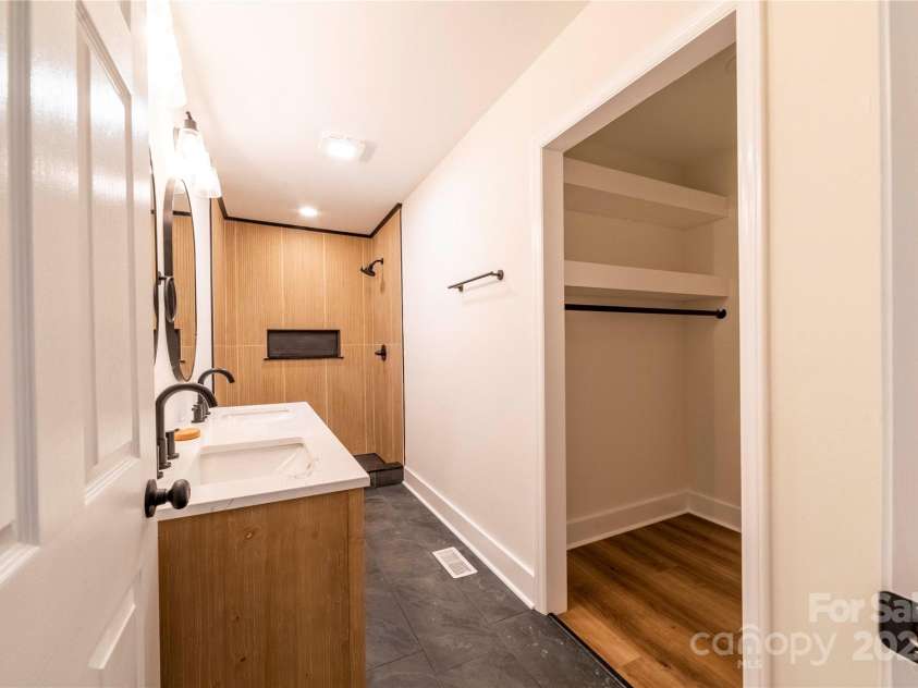 1210 29th Avenue Drive, Hickory, NC 28601.  MLS# CAR4312160, YatesRealty ID 364. 