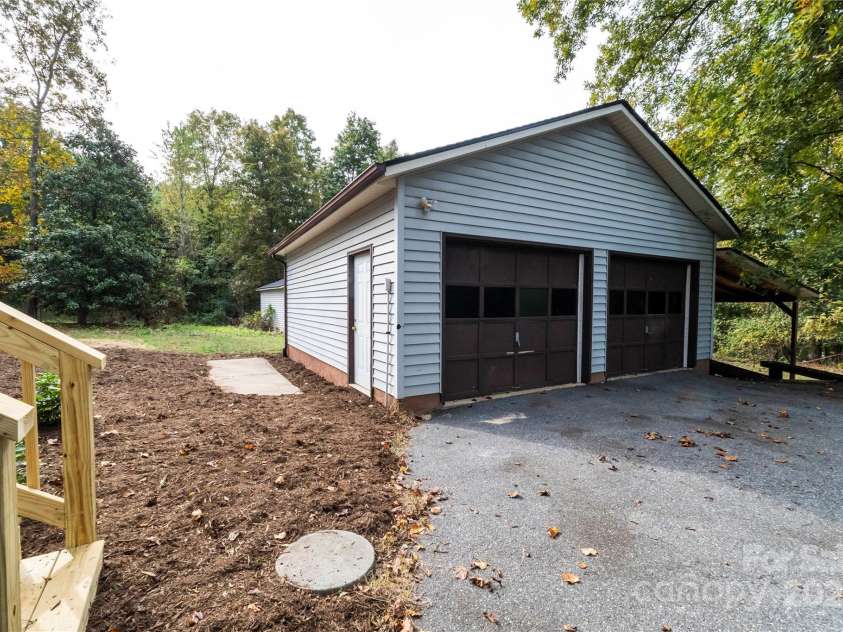 1210 29th Avenue Drive, Hickory, NC 28601.  MLS# CAR4312160, YatesRealty ID 364. 