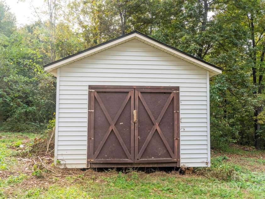 1210 29th Avenue Drive, Hickory, NC 28601.  MLS# CAR4312160, YatesRealty ID 364. 