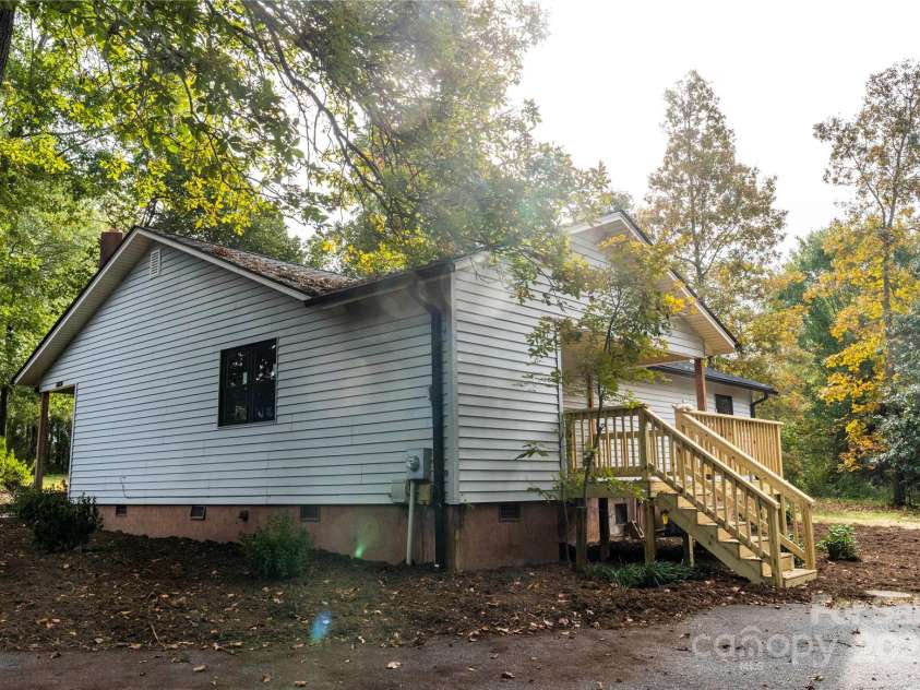 1210 29th Avenue Drive, Hickory, NC 28601.  MLS# CAR4312160, YatesRealty ID 364. 