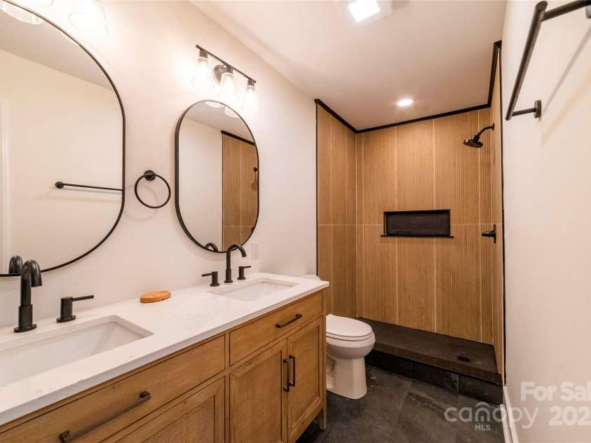 1210 29th Avenue Drive, Hickory, NC 28601.  MLS# CAR4312160, YatesRealty ID 364. En Suite bathroom
