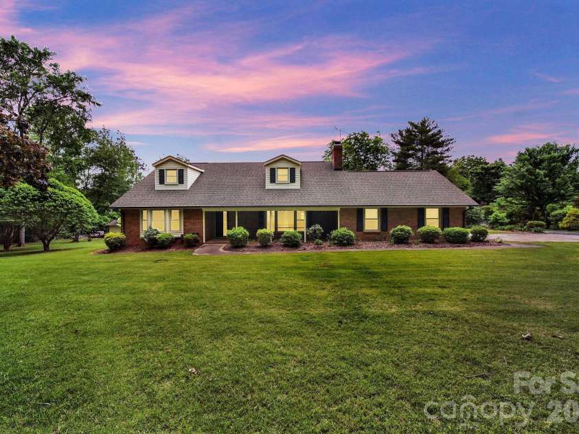 5913 Tom Query Road, Charlotte, NC 28213.  MLS# CAR4378237, YatesRealty ID 36400. 