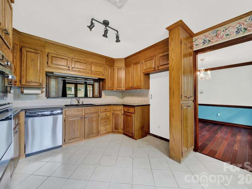 5913 Tom Query Road, Charlotte, NC 28213.  MLS# CAR4378237, YatesRealty ID 36400. 