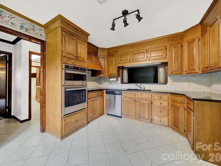 5913 Tom Query Road, Charlotte, NC 28213.  MLS# CAR4378237, YatesRealty ID 36400. 