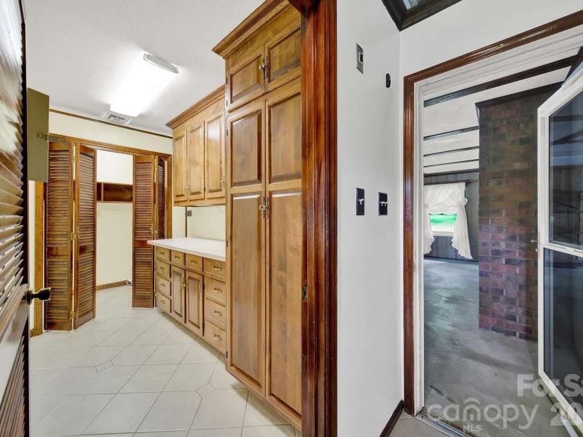 5913 Tom Query Road, Charlotte, NC 28213.  MLS# CAR4378237, YatesRealty ID 36400. 
