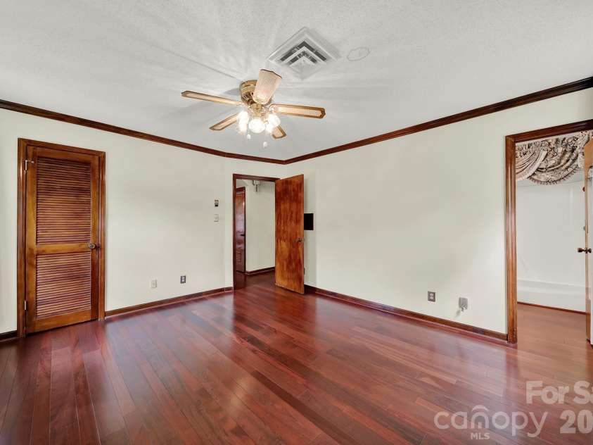5913 Tom Query Road, Charlotte, NC 28213.  MLS# CAR4378237, YatesRealty ID 36400. 
