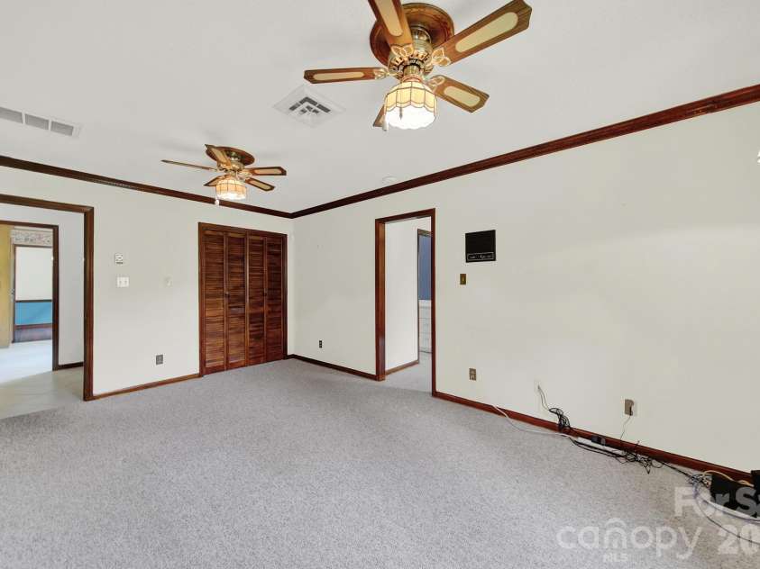 5913 Tom Query Road, Charlotte, NC 28213.  MLS# CAR4378237, YatesRealty ID 36400. 