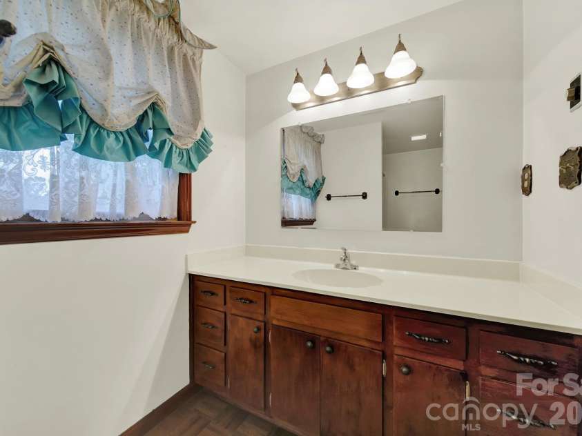 5913 Tom Query Road, Charlotte, NC 28213.  MLS# CAR4378237, YatesRealty ID 36400. 