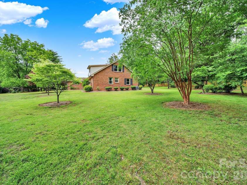 5913 Tom Query Road, Charlotte, NC 28213.  MLS# CAR4378237, YatesRealty ID 36400. 