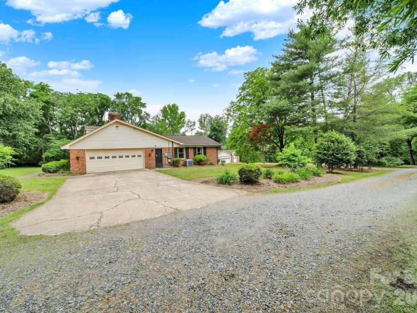 5913 Tom Query Road, Charlotte, NC 28213.  MLS# CAR4378237, YatesRealty ID 36400. 