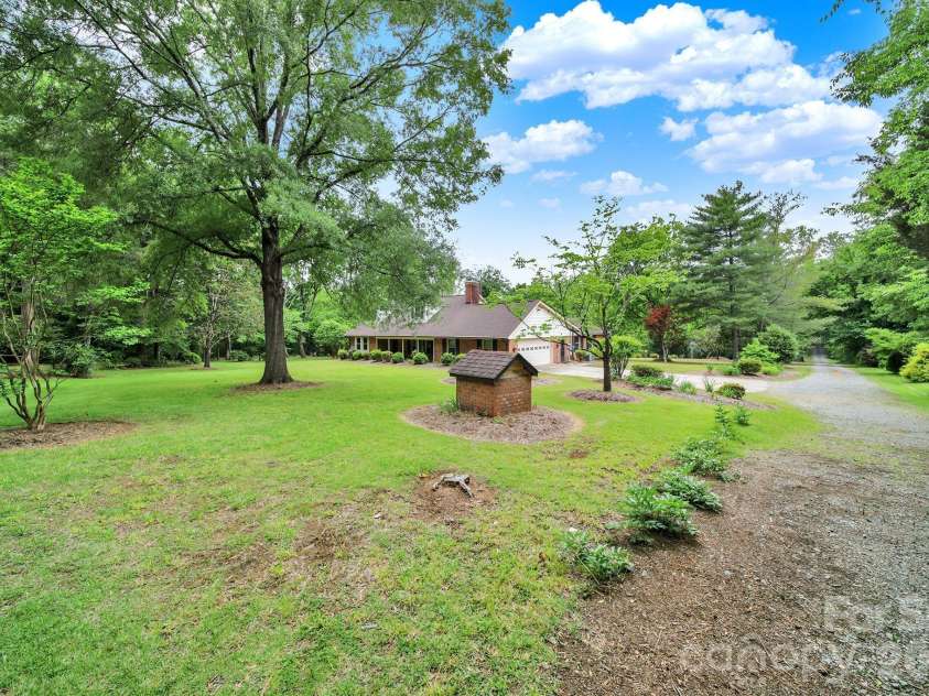 5913 Tom Query Road, Charlotte, NC 28213.  MLS# CAR4378237, YatesRealty ID 36400. 