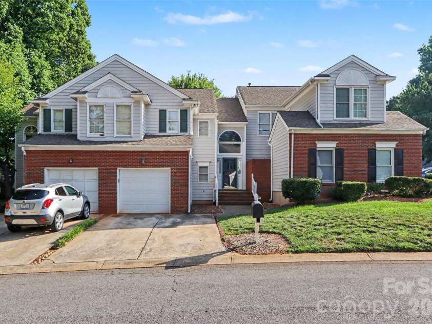 8606 Fox Chase Lane, Charlotte, NC 28269.  MLS# CAR4398619, YatesRealty ID 36401. 