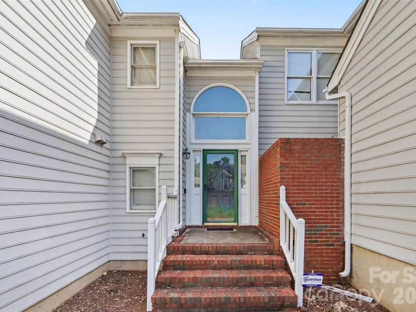 8606 Fox Chase Lane, Charlotte, NC 28269.  MLS# CAR4398619, YatesRealty ID 36401. 