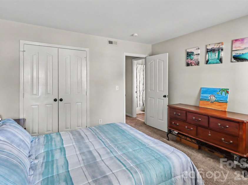 8606 Fox Chase Lane, Charlotte, NC 28269.  MLS# CAR4398619, YatesRealty ID 36401. 
