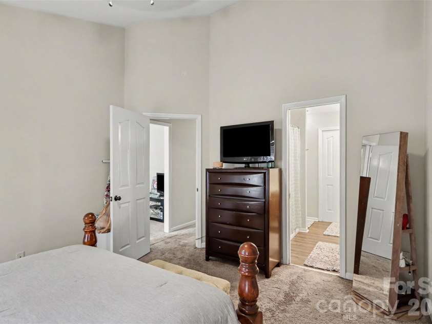 8606 Fox Chase Lane, Charlotte, NC 28269.  MLS# CAR4398619, YatesRealty ID 36401. 