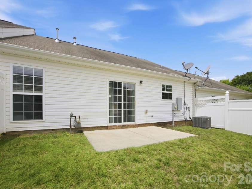 310 Gamesford Lane, Fort Mill, SC 29715.  MLS# CAR4397806, YatesRealty ID 36403. Backyard