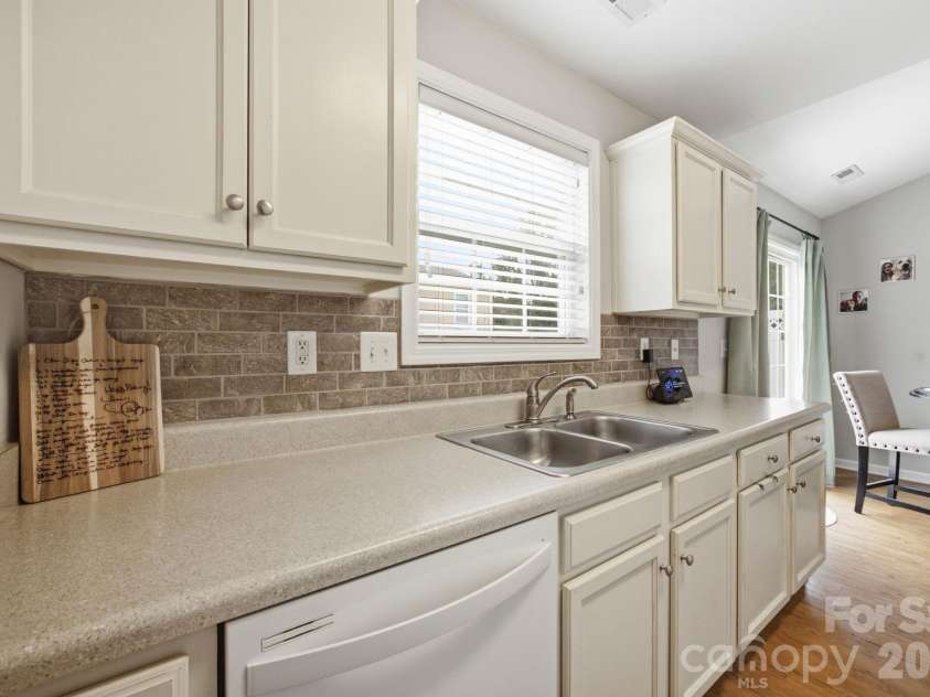 310 Gamesford Lane, Fort Mill, SC 29715.  MLS# CAR4397806, YatesRealty ID 36403. Kitchen
