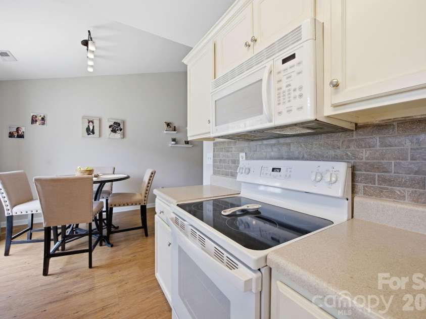 310 Gamesford Lane, Fort Mill, SC 29715.  MLS# CAR4397806, YatesRealty ID 36403. Kitchen