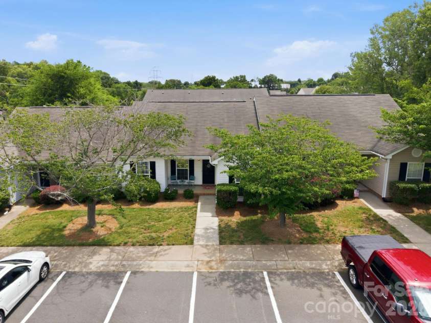 310 Gamesford Lane, Fort Mill, SC 29715.  MLS# CAR4397806, YatesRealty ID 36403. Parking