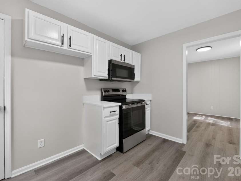 6820 Barrington Drive, Charlotte, NC 28215.  MLS# CAR4395584, YatesRealty ID 36404. 