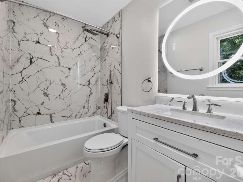 6820 Barrington Drive, Charlotte, NC 28215.  MLS# CAR4395584, YatesRealty ID 36404. 